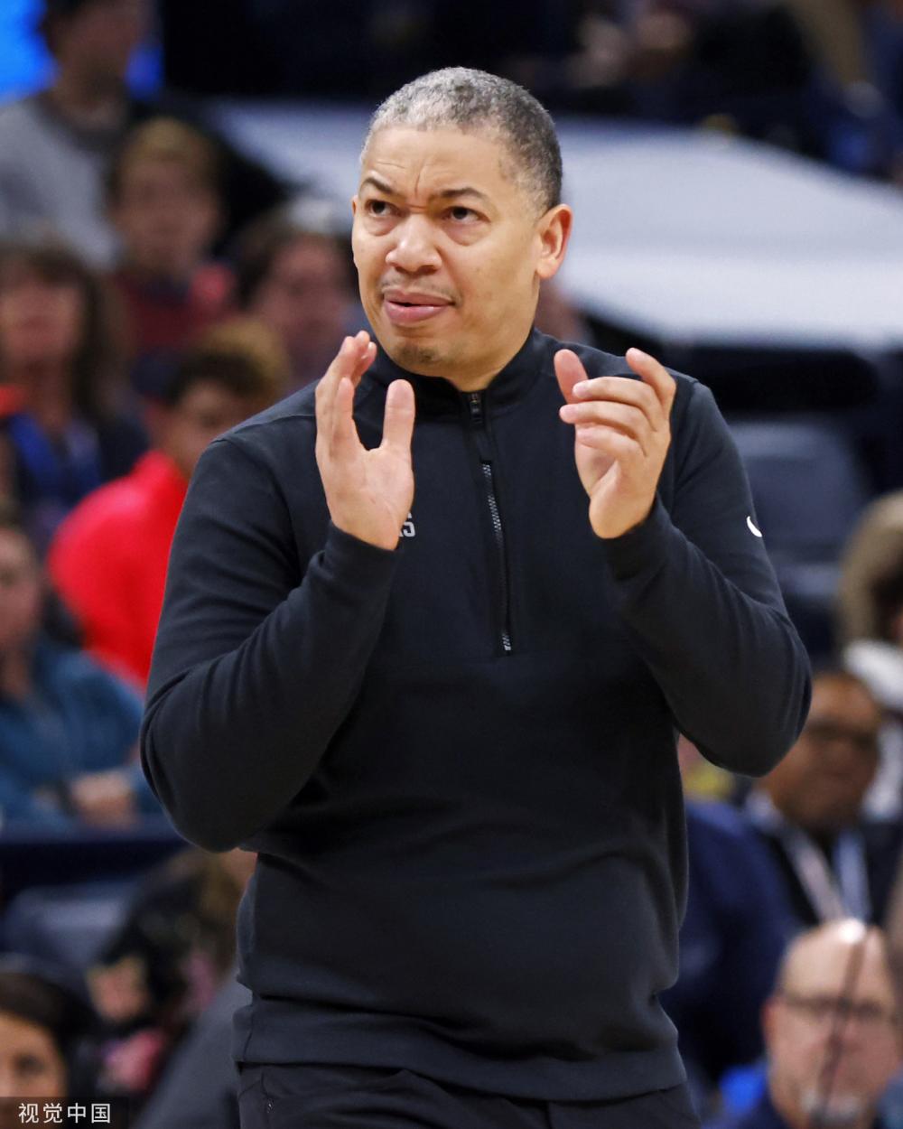 软硬兼施的 软硬兼施的